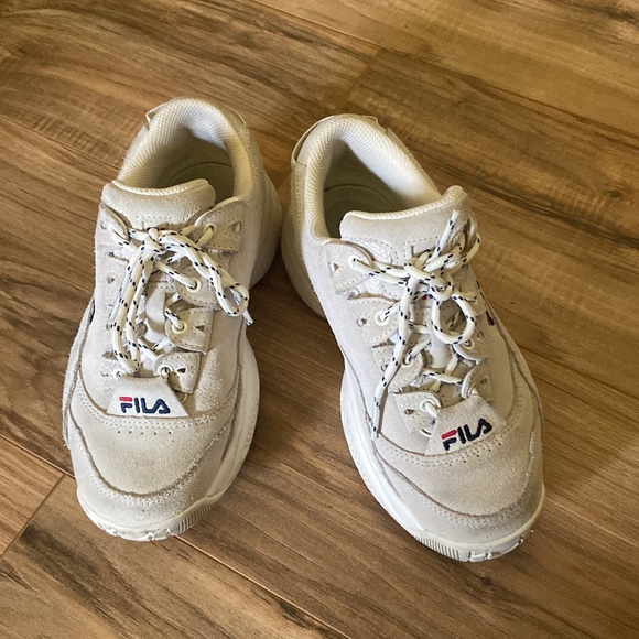 Chunky Fila Sneakers - Picture 5 of 9